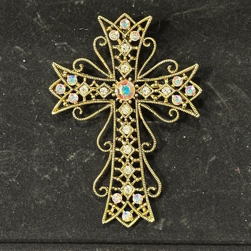 Vintage - Beautiful ornate Rhinestone Cross Brooch Filigree